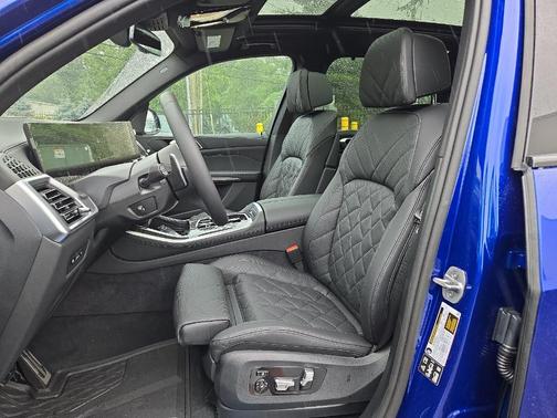 2025 BMW X5 M60i