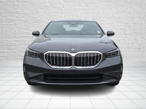 Dark Graphite Metallic 2024 BMW 540 i xDrive