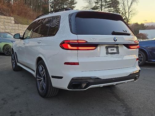 2025 BMW X7 xDrive40i