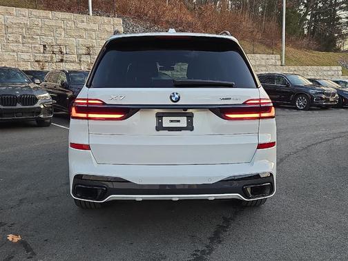 2025 BMW X7 xDrive40i
