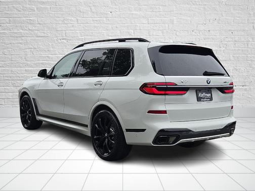 Alpine White 2027 BMW X7 xDrive40i
