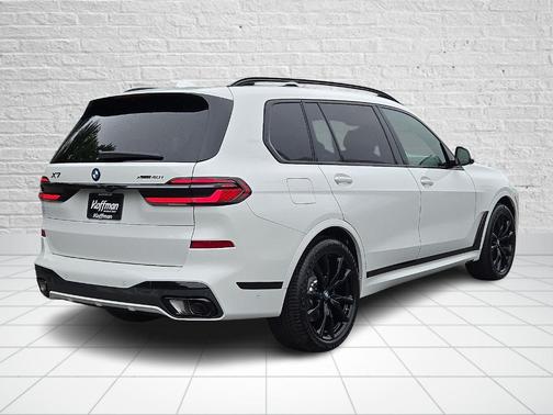 Alpine White 2027 BMW X7 xDrive40i