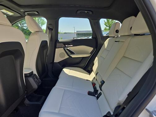 Alpine White 2026 BMW X1 xDrive28i