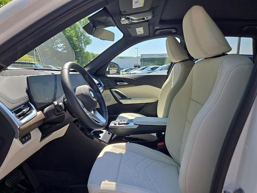 Alpine White 2026 BMW X1 xDrive28i