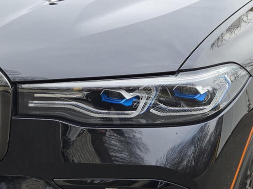 2022 BMW X7 M50i