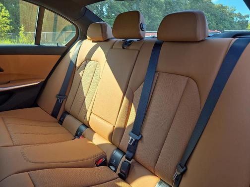 2025 BMW 330 i xDrive
