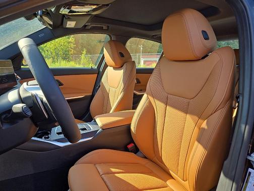 2025 BMW 330 i xDrive