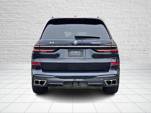 2023 BMW X7 M60i