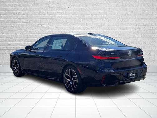 Tanzanite Blue 2026 BMW 740 i xDrive