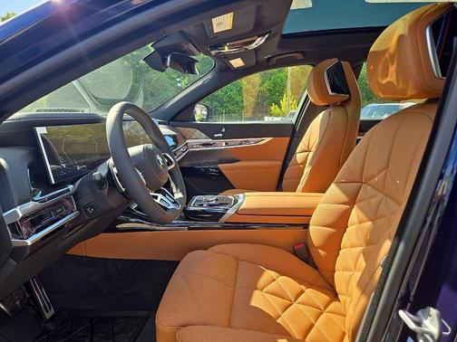 Tanzanite Blue 2026 BMW 740 i xDrive
