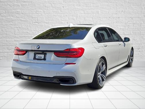 2019 BMW 740 i