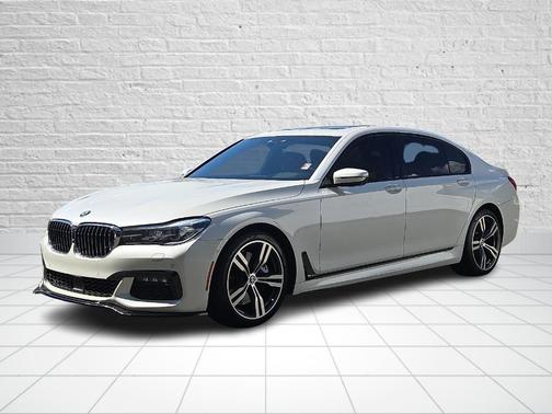 2019 BMW 740 i
