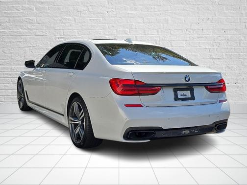 2019 BMW 740 i