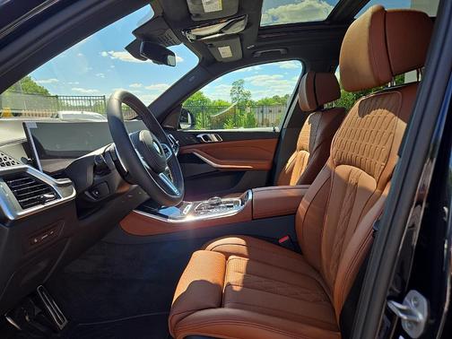 Carbon Black Metallic 2026 BMW X5 M60i