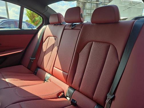 2025 BMW 330 i xDrive