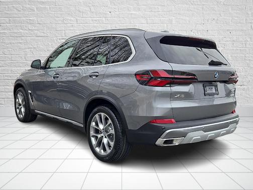 Gray Metallic 2026 BMW X5 xDrive40i