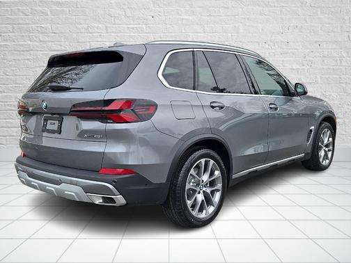 Gray Metallic 2026 BMW X5 xDrive40i