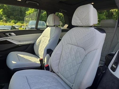 Sparkling 2026 BMW X7 xDrive40i