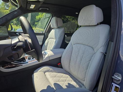 Sparkling 2026 BMW X7 xDrive40i