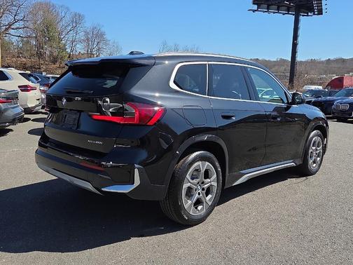 Black Sapphire Metallic 2026 BMW X1 xDrive28i