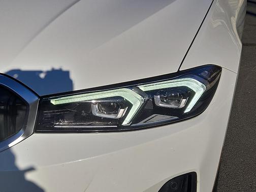 2023 BMW 330 i xDrive