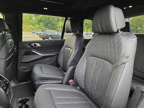 2026 BMW X7 M60i