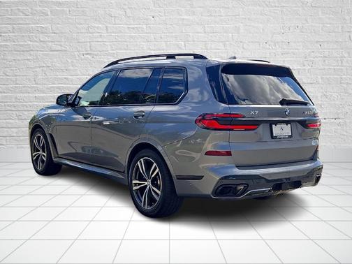 Skyscraper Gray Metallic 2024 BMW X7 M60i