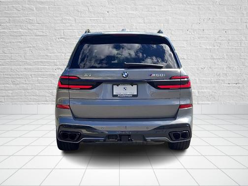 Skyscraper Gray Metallic 2024 BMW X7 M60i