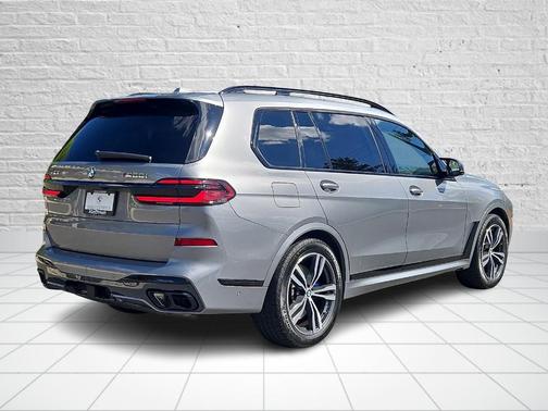 Skyscraper Gray Metallic 2024 BMW X7 M60i