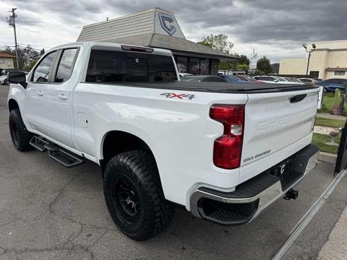 Summit White 2023 Chevrolet Silverado 1500 LT