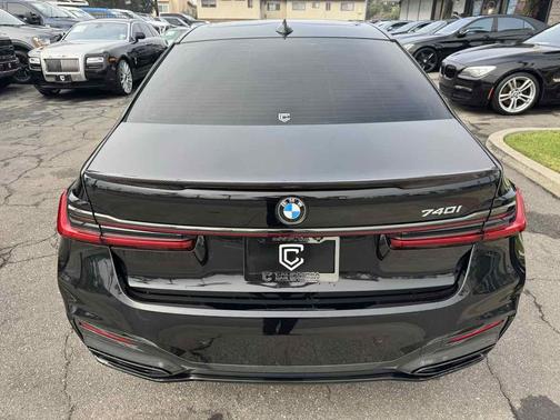 2020 BMW 740 740i