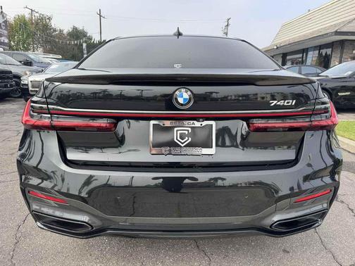 2020 BMW 740 740i