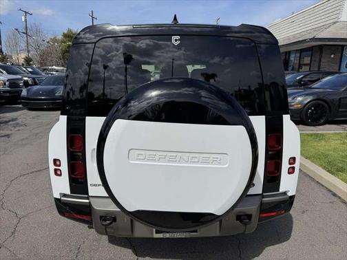 2023 Land Rover Defender 130 X-Dynamic SE