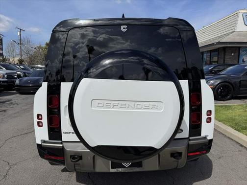 2023 Land Rover Defender 130 X-Dynamic SE