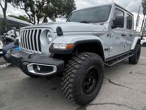Silver Zynith Clearcoat 2023 Jeep Gladiator Sport S