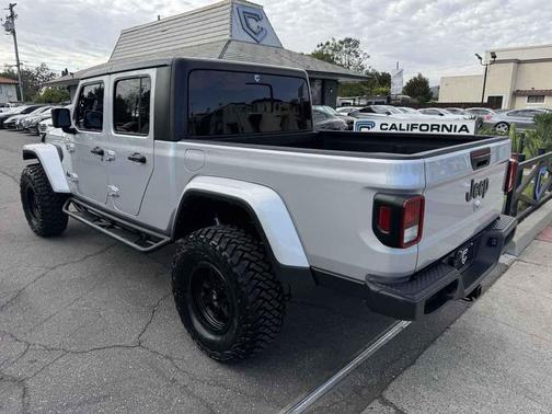 Silver Zynith Clearcoat 2023 Jeep Gladiator Sport S