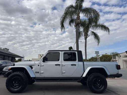 Silver Zynith Clearcoat 2023 Jeep Gladiator Sport S