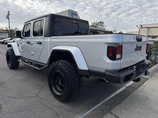 Silver Zynith Clearcoat 2023 Jeep Gladiator Sport S