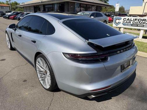 Rhodium Silver Metallic 2018 Porsche Panamera 4