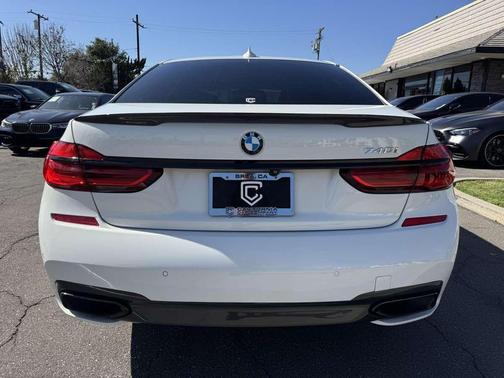 2018 BMW 740 740i