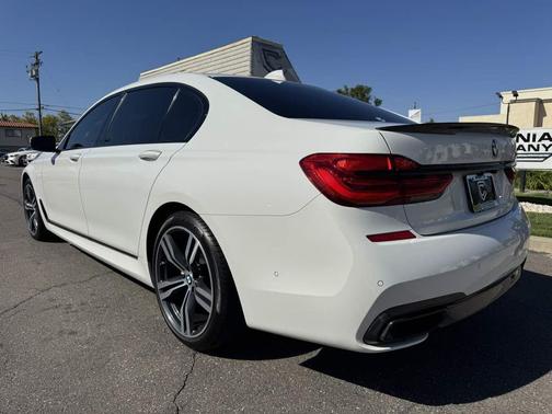 2018 BMW 740 740i