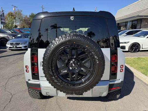 2024 Land Rover Defender 110 P400 S