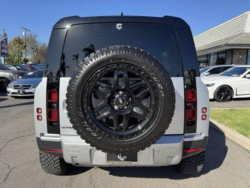 2024 Land Rover Defender 110 P400 S