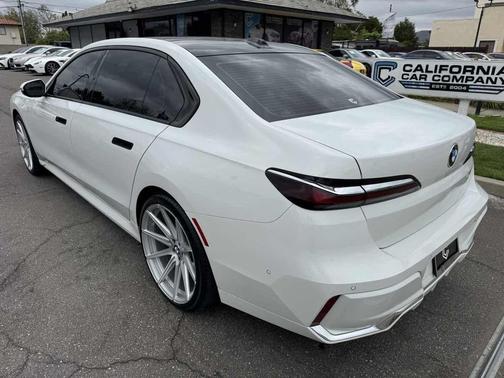 Alpine White 2023 BMW 740 i