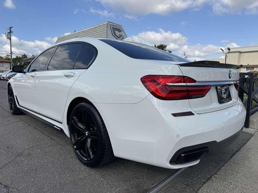2018 BMW 740 740i