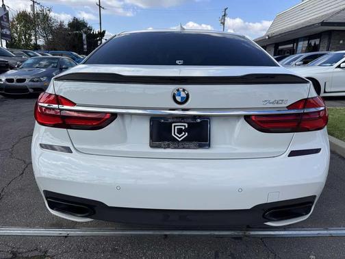 2018 BMW 740 740i