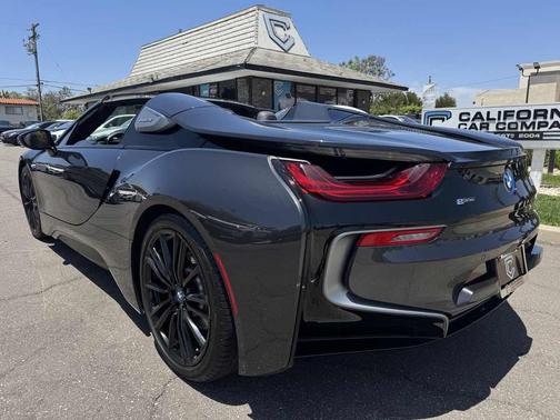 Sophisto Gray Metallic w/Frozen Gray Accent 2019 BMW i8