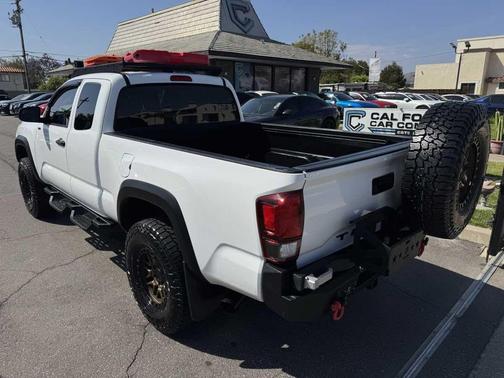 Super White 2019 Toyota Tacoma SR