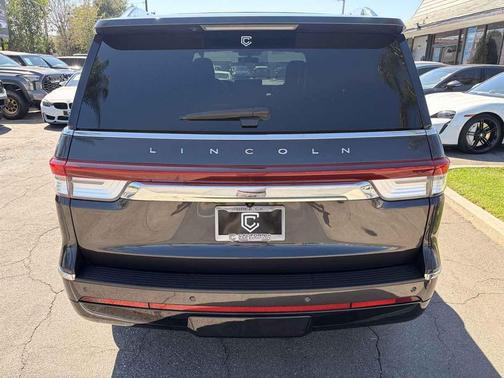 Starlight Gray Metallic Premium Colorant 2024 Lincoln Navigator Reserve