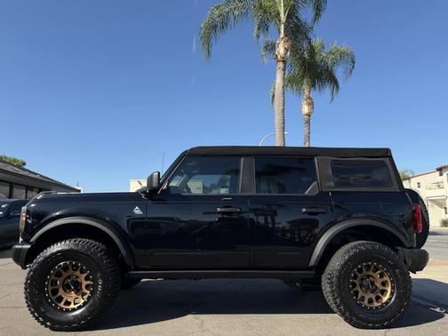 Shadow Black 2023 Ford Bronco Black Diamond